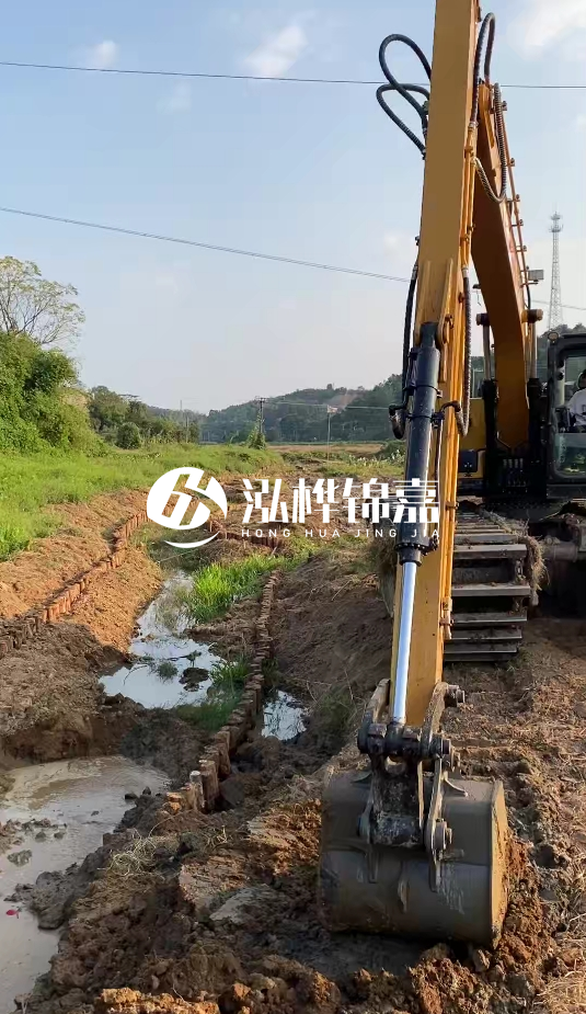 青島河道清淤專業(yè)施工-水挖機清淤適合哪些河道狀況？